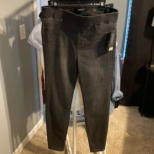 NWT Liverpool the Skinny black jeans. Size 14/32